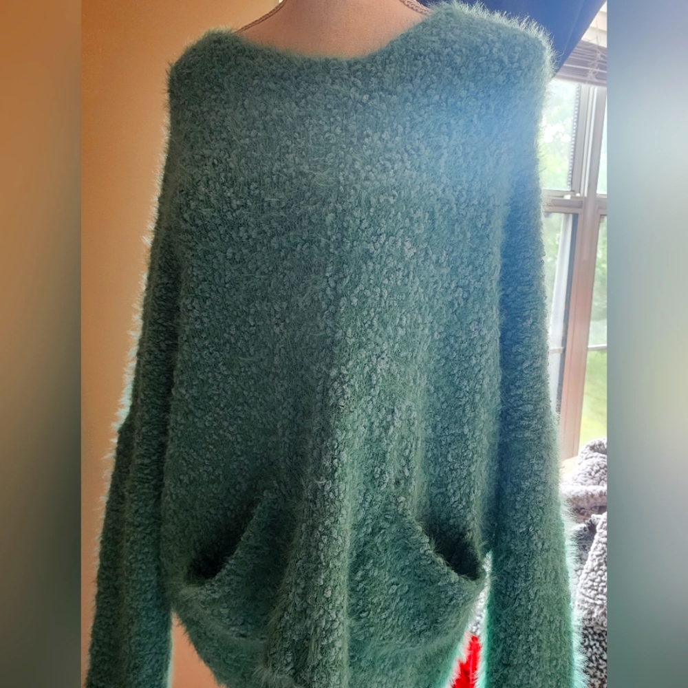 NWT EASEL SWEATER
